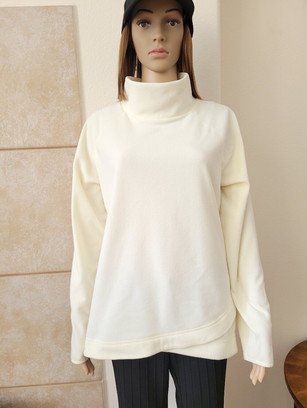 L.L. Bean Funnel Neck Tulip Hem Fleece Pullover White CreamAsymmetric L EUC